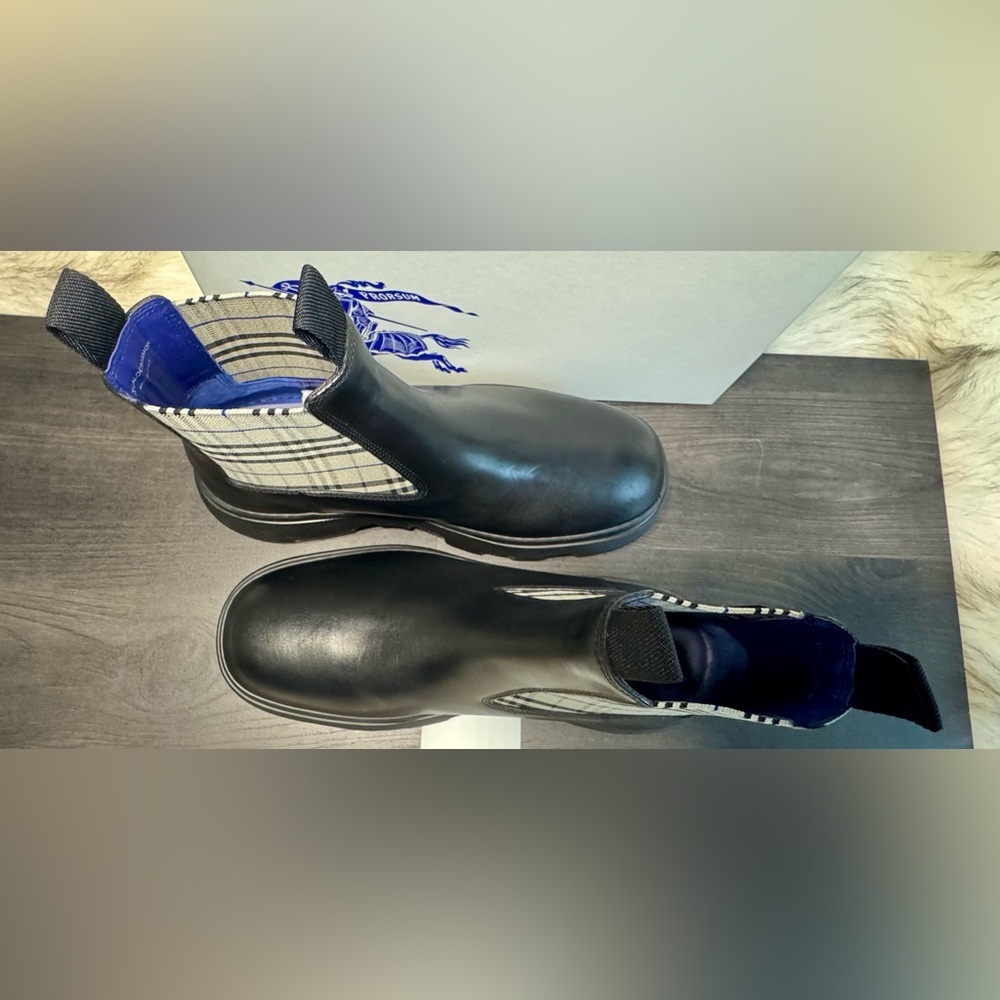 💰⬇️BURBERRY Black Leather Chelsea Boot with Blue Plaid Accent Men’s EU 45 - Picture 8 of 16